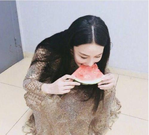 娱乐吃瓜酱依赖感,揭秘网络时代下的娱乐依赖与心理现象