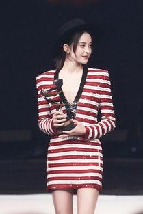 微博吃瓜娱乐圈女明星,娱乐圈女明星的吃瓜风云录”