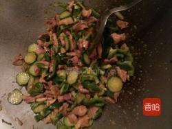 娱乐吃瓜酱辣椒炒肉视频